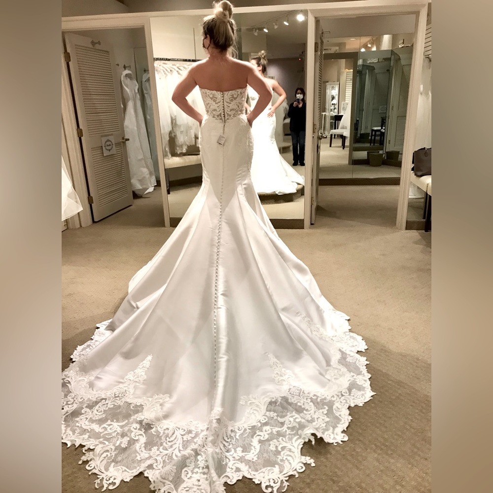BRAND NEW- NEVER WORN -Martina Liana #1191- IVORY Size 10 (fits like US size 6)